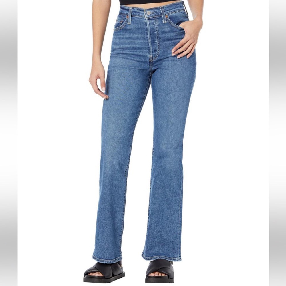 Levi's High-Rise RIBCAGE BOOT  Jeans in Medium Blue Denim